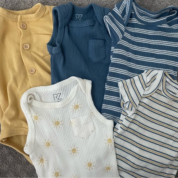 Rachel Zoe baby bodysuits set of 5 6-9m - Picture 2 of 2